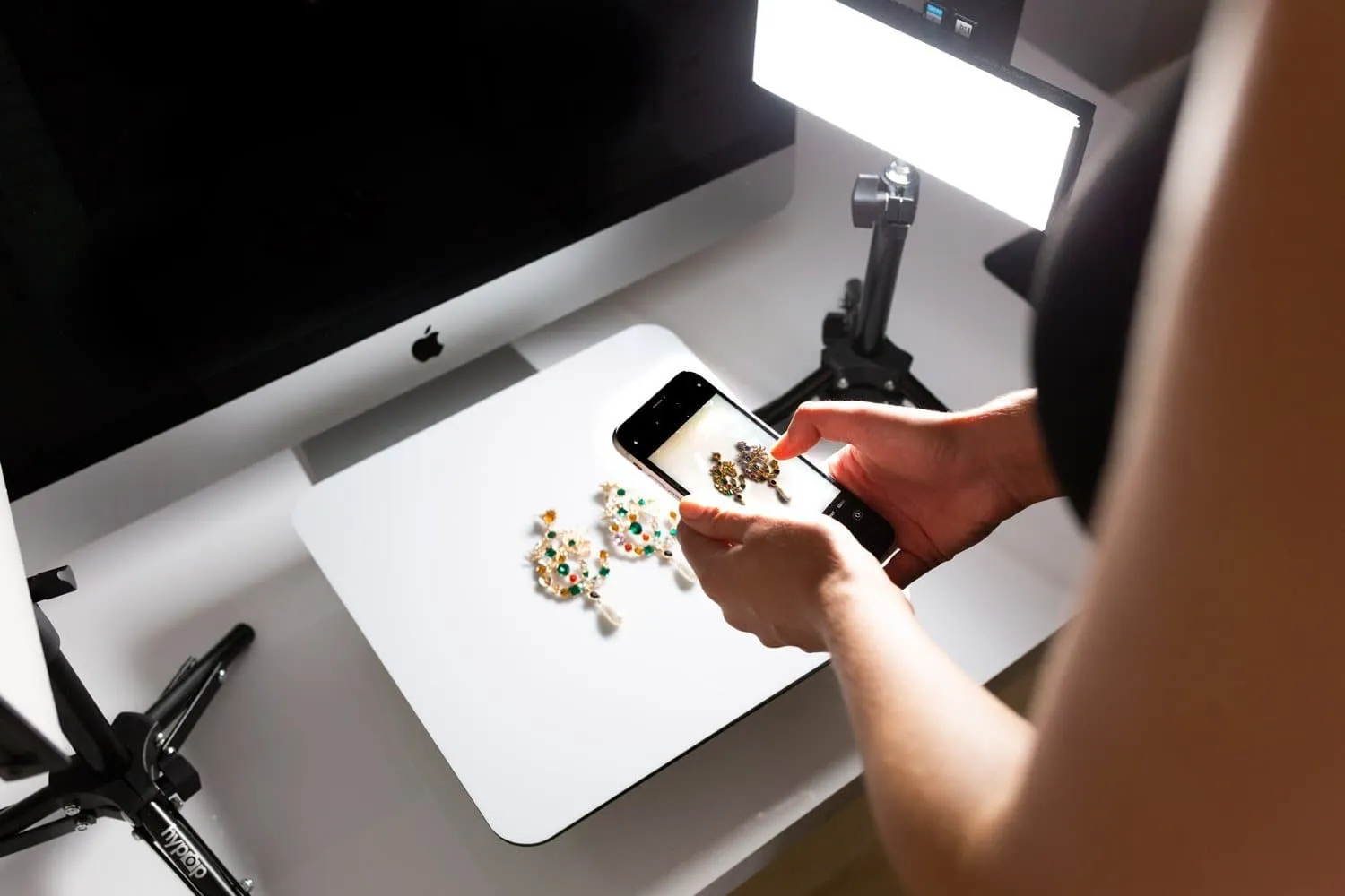 Black & White Reflective Portable Shooting Table - For Jewellery (30cm)