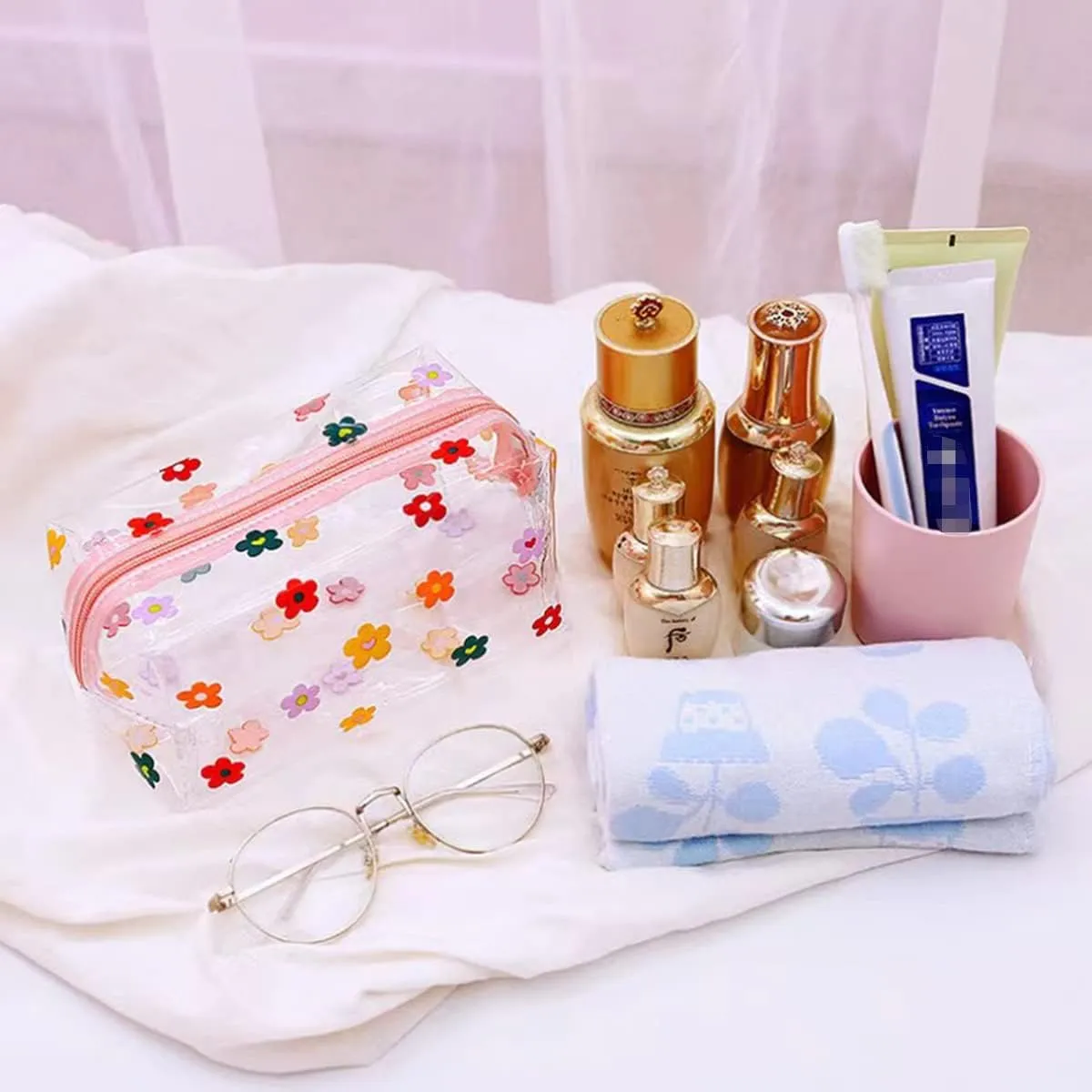 Cute Makeup Bag - Transparent, Waterproof, Large Capacity Toiletries Storage - Daisy