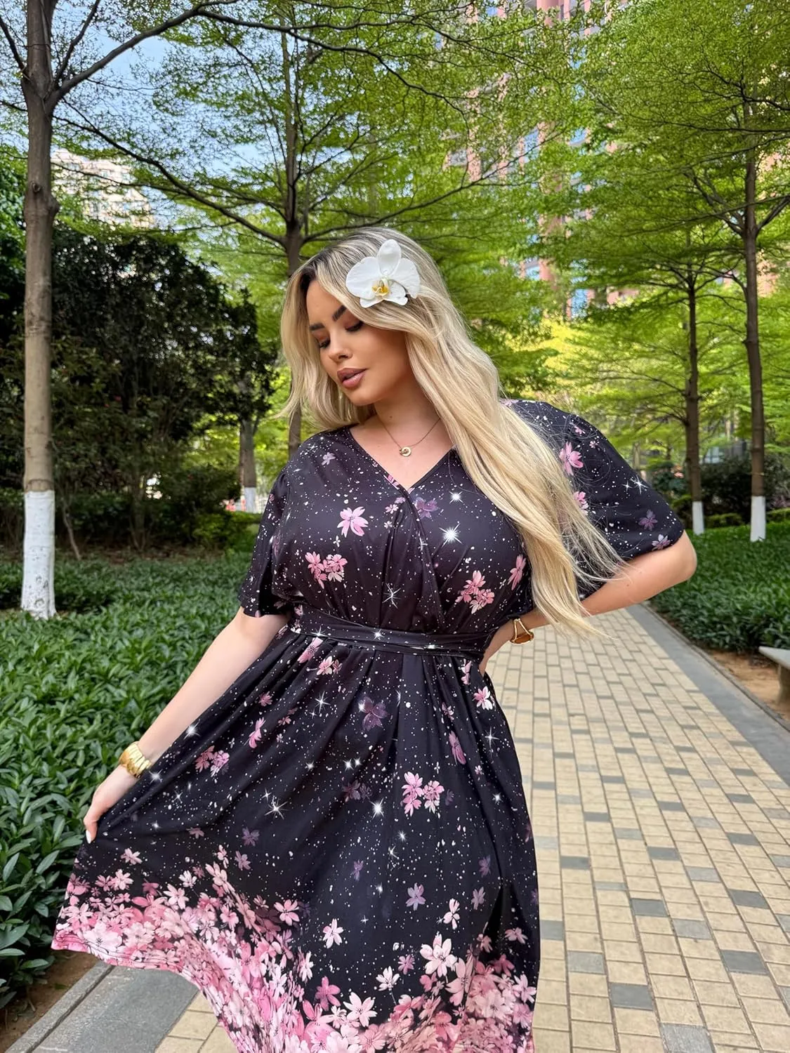 IN'VOLAND Women's Plus Size V Neck Knee Length Dress Casual Floral Dresses Summer Short Sleeve Sundress with Pockets