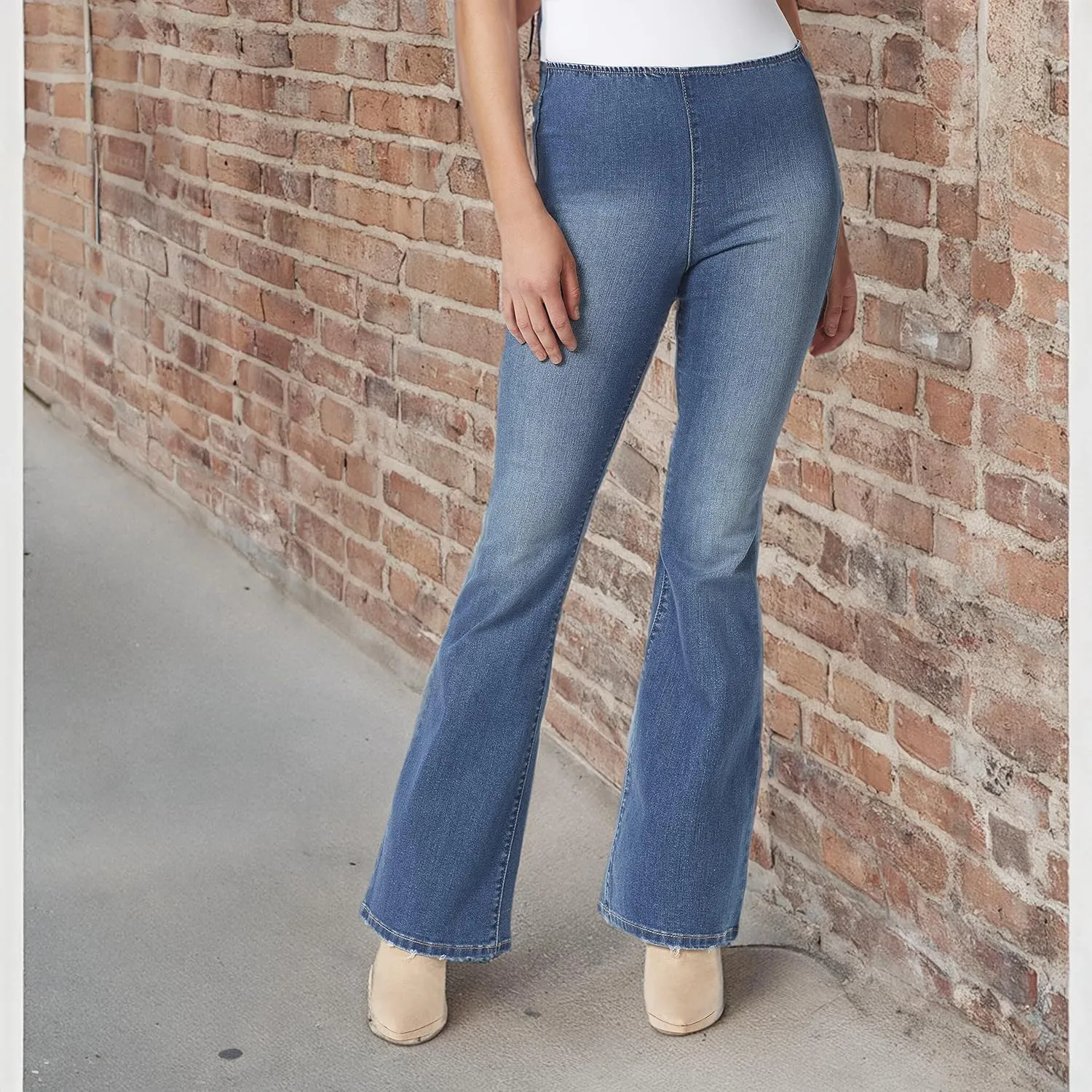 Jessica Simpson Women's Pull on Flare Jean