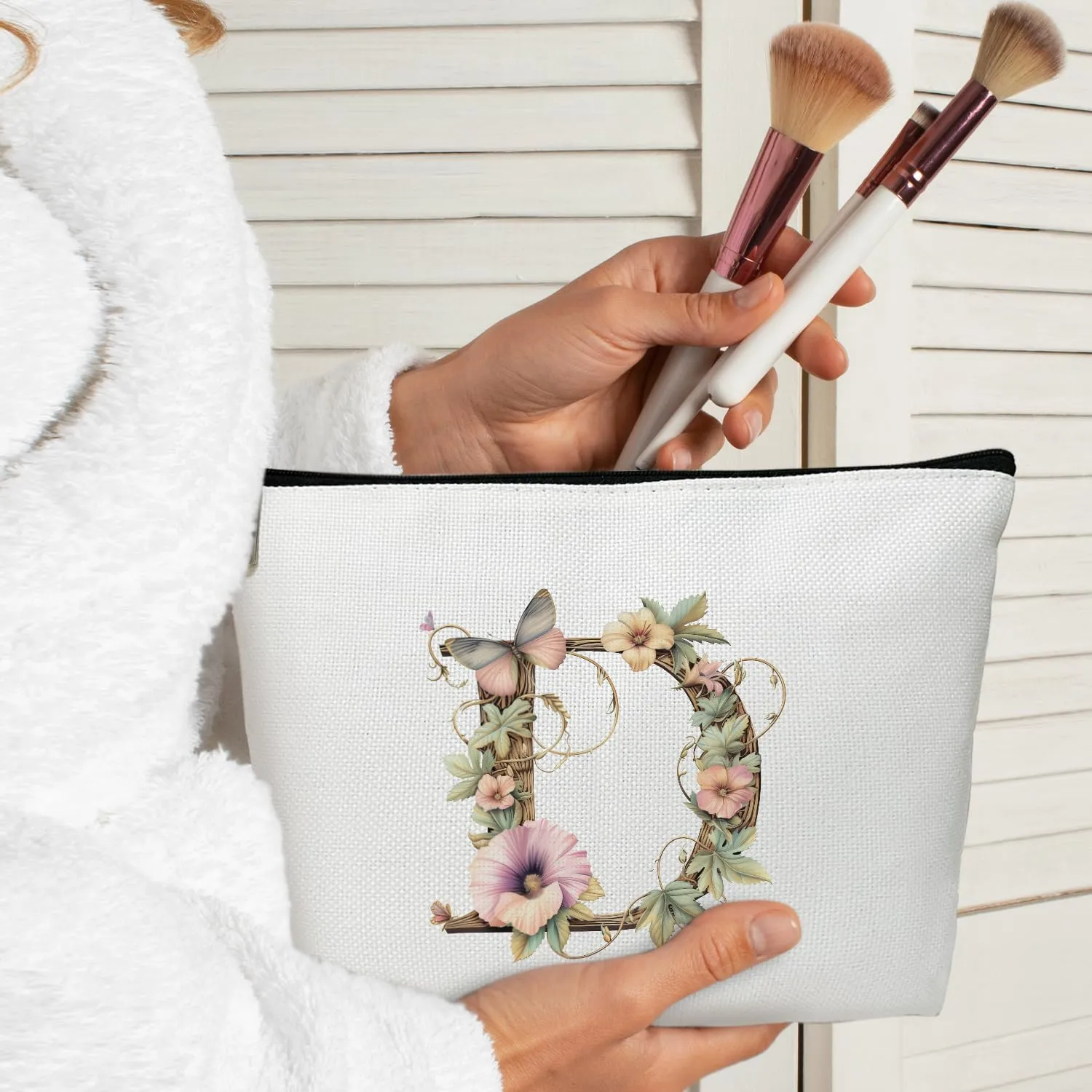 Monogrammed Makeup Bag Gifts for Women, Personalized Initial Letter D Small Cosmetic Bag for Purse Zipper Travel Toiletry Bag Birthday Gift for Friend Daughter Wedding Gift for Bridal Bridesmaid -B04